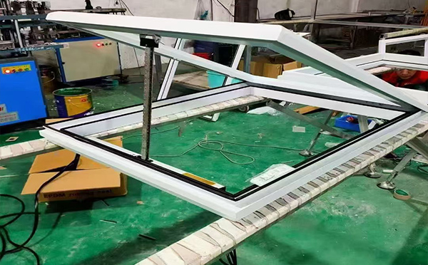 某地下车库出入口崆峒排烟窗配置工程