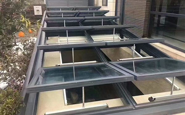 某轨道交通车辆维修车间崆峒排烟窗应用