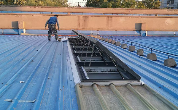 某区域性物流仓储中心崆峒排烟窗系统安装项目