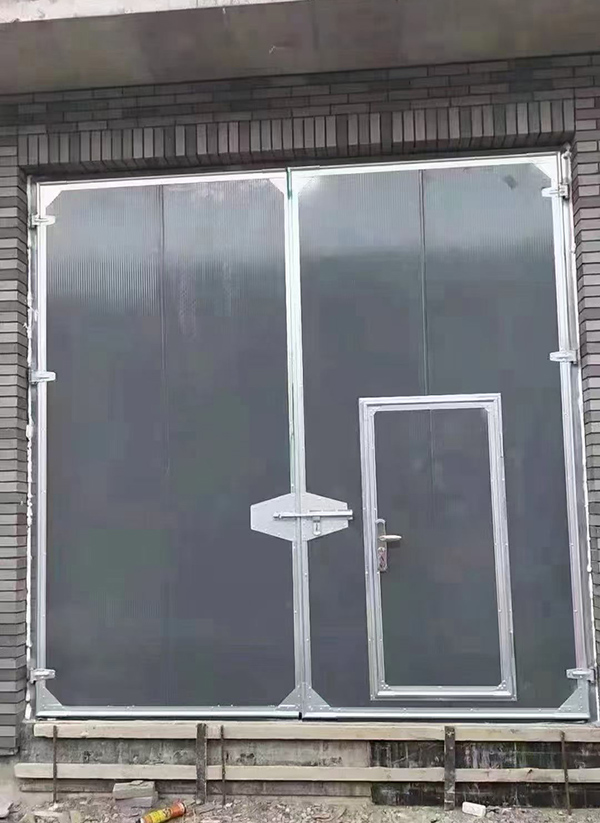 崆峒工业平开门在大型设备制造车间的应用实例